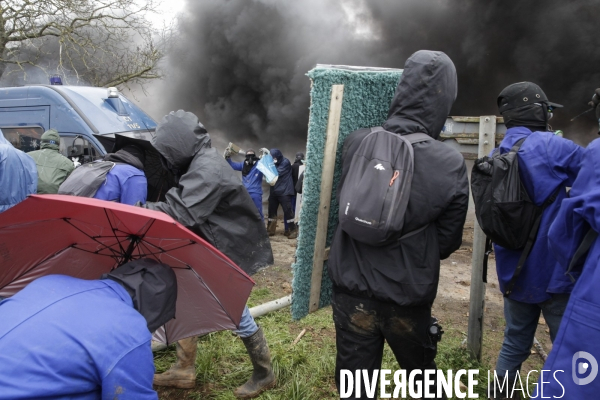 Rassemblement contre la construction de mégabassines à Sainte-Soline.