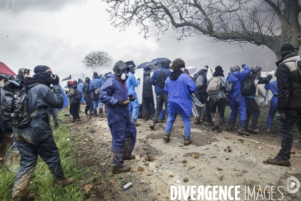 Rassemblement contre la construction de mégabassines à Sainte-Soline.