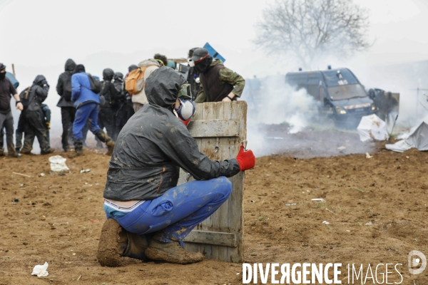 Rassemblement contre la construction de mégabassines à Sainte-Soline.