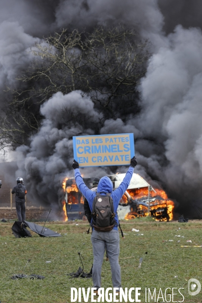 Rassemblement contre la construction de mégabassines à Sainte-Soline.