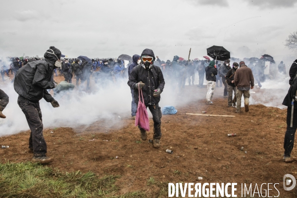 Rassemblement contre la construction de mégabassines à Sainte-Soline.