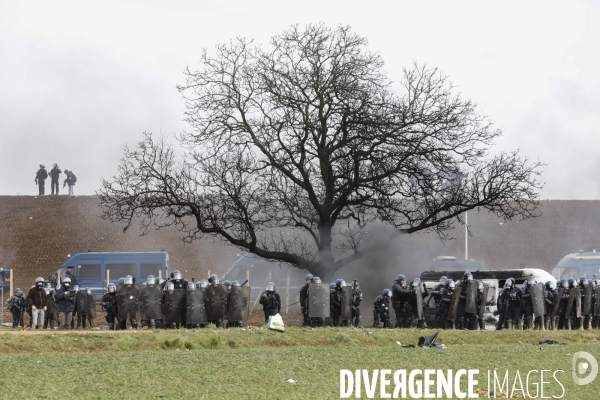 Rassemblement contre la construction de mégabassines à Sainte-Soline.