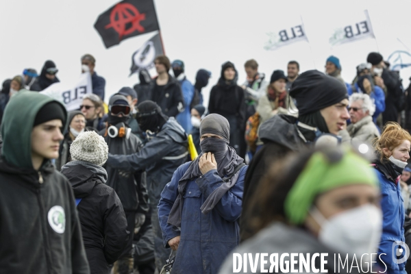 Rassemblement contre la construction de mégabassines à Sainte-Soline.