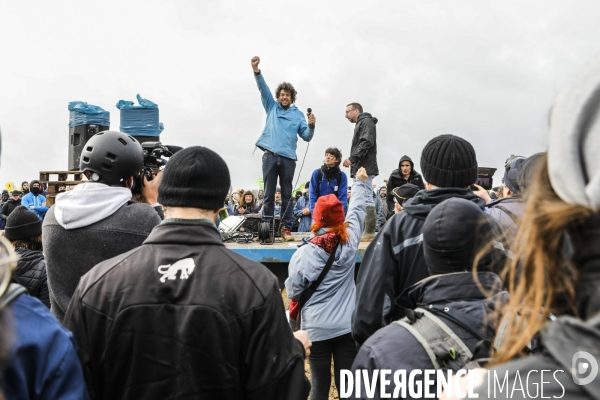 Rassemblement contre la construction de mégabassines à Sainte-Soline.