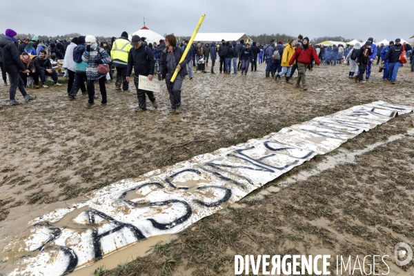 Rassemblement contre la construction de mégabassines à Sainte-Soline.