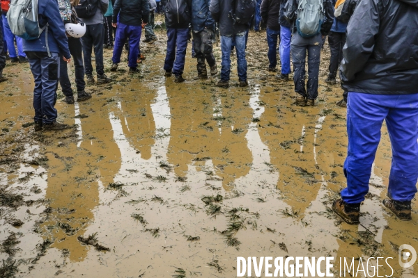 Rassemblement contre la construction de mégabassines à Sainte-Soline.