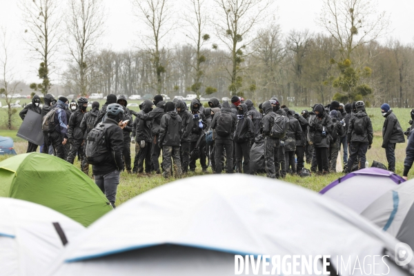 Rassemblement contre la construction de mégabassines à Sainte-Soline.