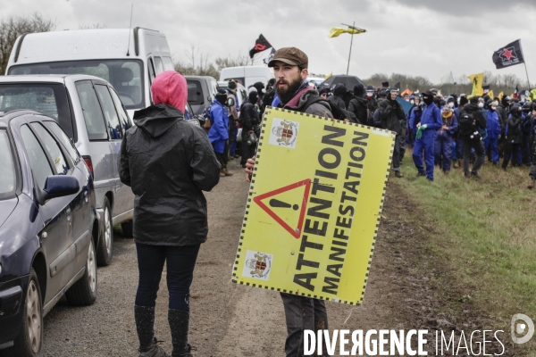 Rassemblement contre la construction de mégabassines à Sainte-Soline.