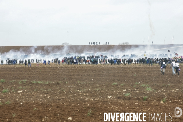 Rassemblement contre la construction de mégabassines à Sainte-Soline.