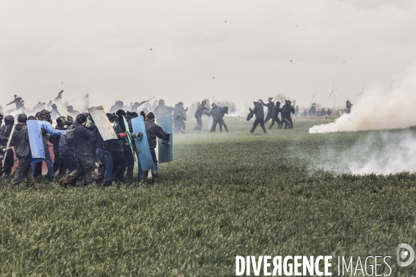 Rassemblement contre la construction de mégabassines à Sainte-Soline.