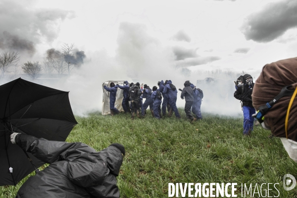 Rassemblement contre la construction de mégabassines à Sainte-Soline.