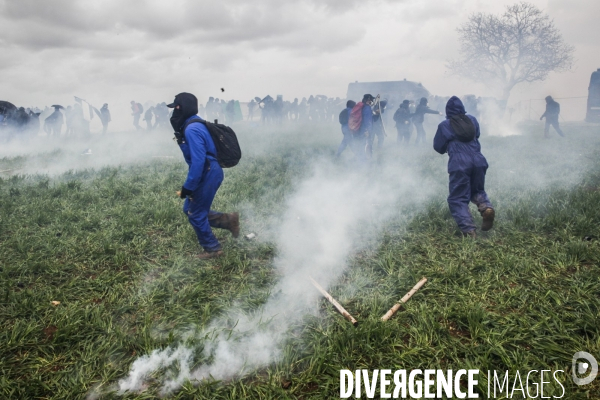 Rassemblement contre la construction de mégabassines à Sainte-Soline.