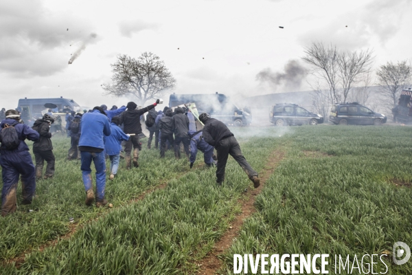 Rassemblement contre la construction de mégabassines à Sainte-Soline.