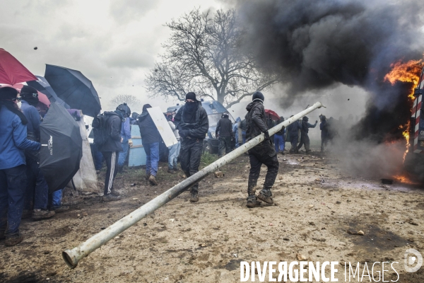 Rassemblement contre la construction de mégabassines à Sainte-Soline.