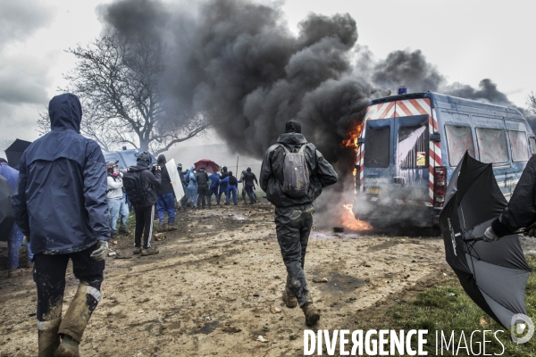 Rassemblement contre la construction de mégabassines à Sainte-Soline.