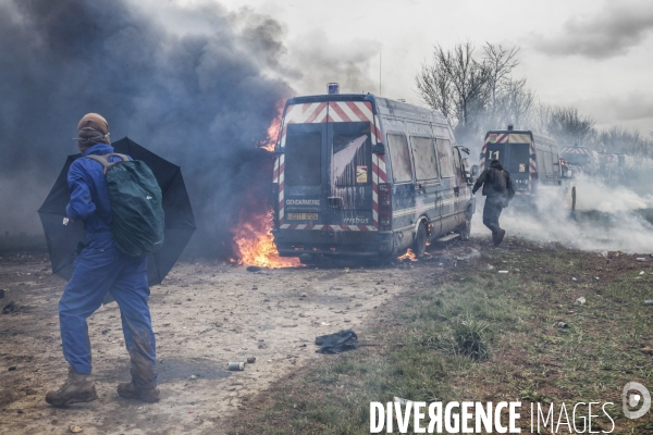 Rassemblement contre la construction de mégabassines à Sainte-Soline.