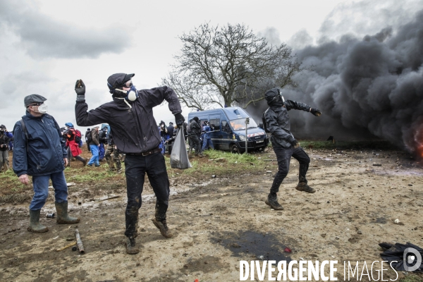 Rassemblement contre la construction de mégabassines à Sainte-Soline.