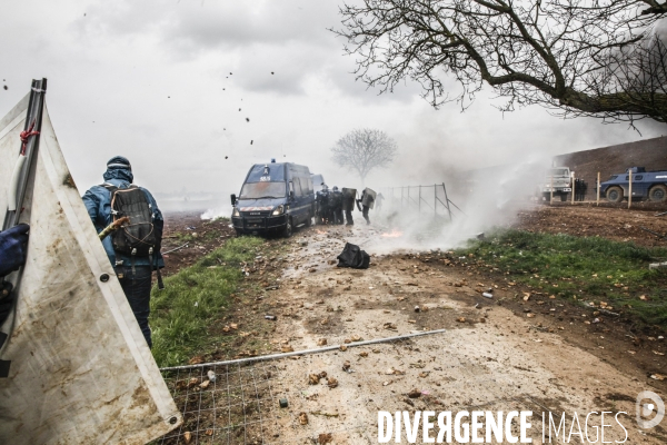 Rassemblement contre la construction de mégabassines à Sainte-Soline.