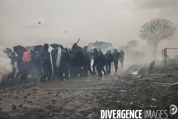 Rassemblement contre la construction de mégabassines à Sainte-Soline.