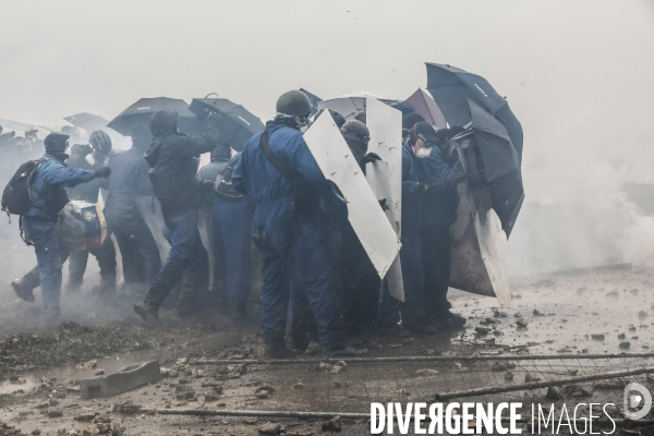 Rassemblement contre la construction de mégabassines à Sainte-Soline.