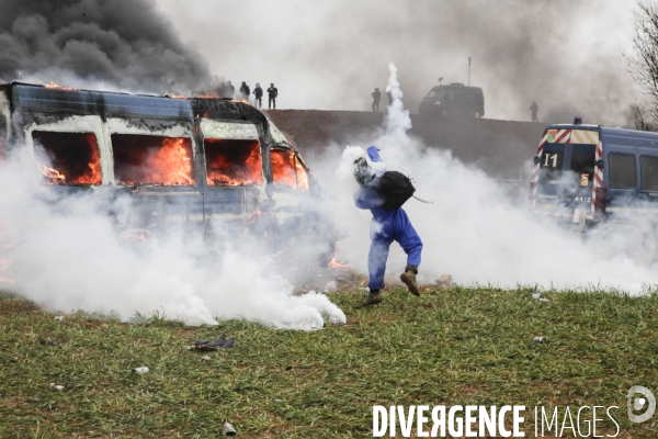 Rassemblement contre la construction de mégabassines à Sainte-Soline.