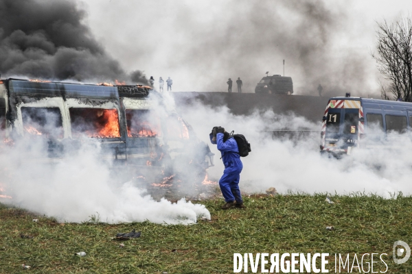 Rassemblement contre la construction de mégabassines à Sainte-Soline.