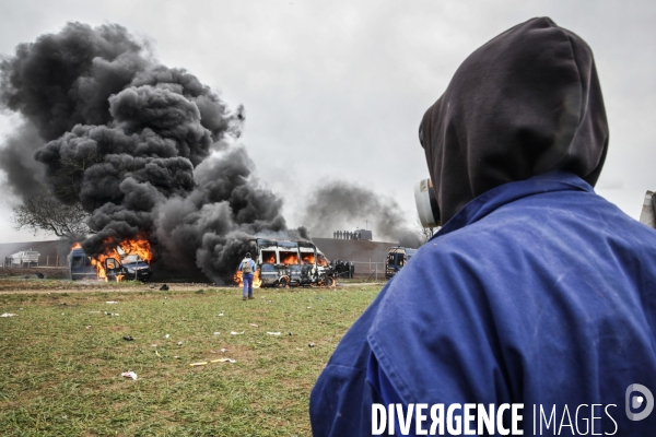 Rassemblement contre la construction de mégabassines à Sainte-Soline.