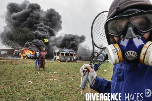 Rassemblement contre la construction de mégabassines à Sainte-Soline.