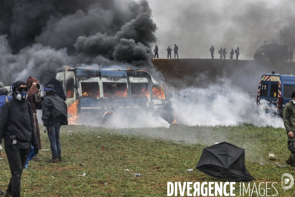 Rassemblement contre la construction de mégabassines à Sainte-Soline.