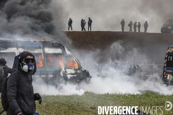 Rassemblement contre la construction de mégabassines à Sainte-Soline.