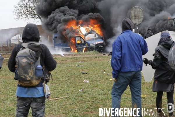 Rassemblement contre la construction de mégabassines à Sainte-Soline.