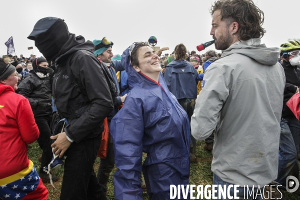 Rassemblement contre la construction de mégabassines à Sainte-Soline.