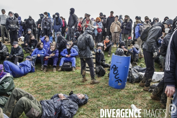 Rassemblement contre la construction de mégabassines à Sainte-Soline.