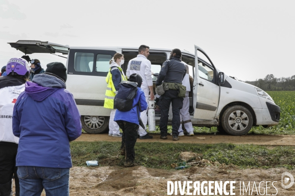 Rassemblement contre la construction de mégabassines à Sainte-Soline.