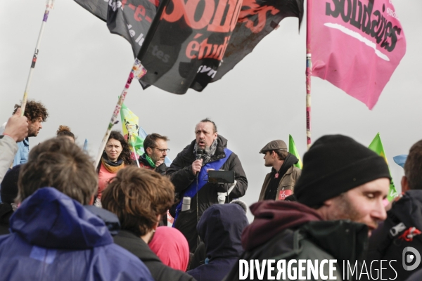 Rassemblement contre la construction de mégabassines à Sainte-Soline.