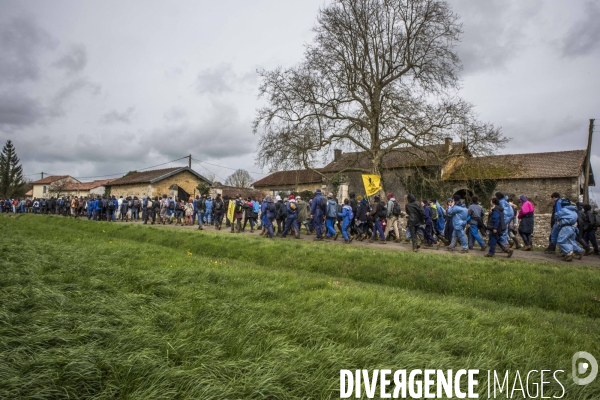 Manifestation organisée contre l inplantation d une méga-bassine à Sainte Soline