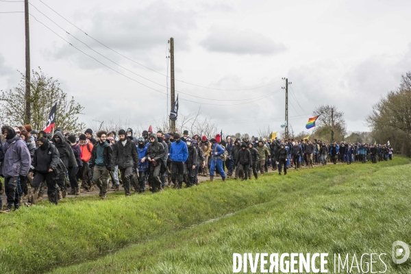 Manifestation organisée contre l inplantation d une méga-bassine à Sainte Soline