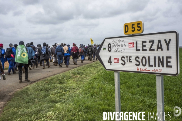 Manifestation organisée contre l inplantation d une méga-bassine à Sainte Soline