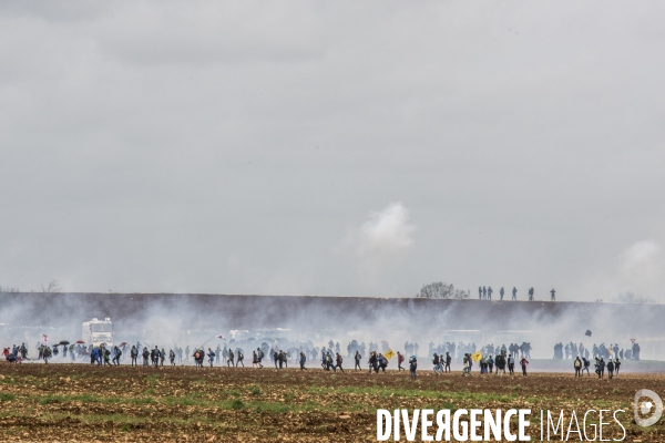 Manifestation organisée contre l inplantation d une méga-bassine à Sainte Soline