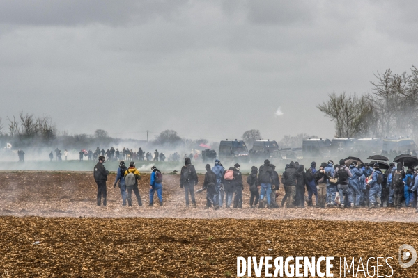 Manifestation organisée contre l inplantation d une méga-bassine à Sainte Soline