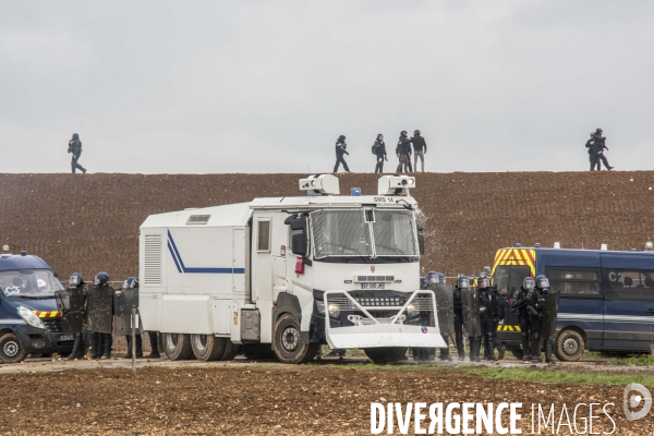 Manifestation organisée contre l inplantation d une méga-bassine à Sainte Soline