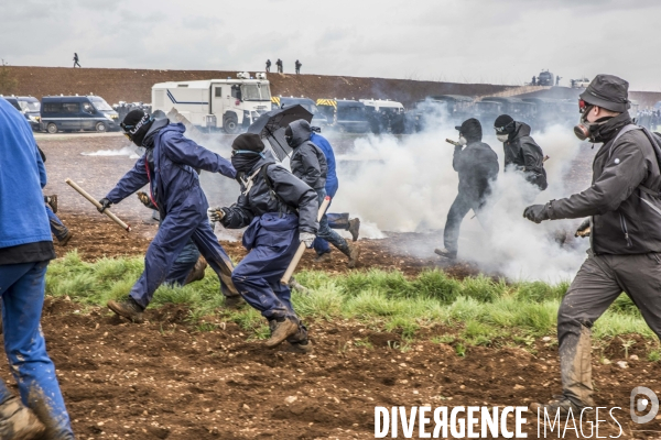 Manifestation organisée contre l inplantation d une méga-bassine à Sainte Soline