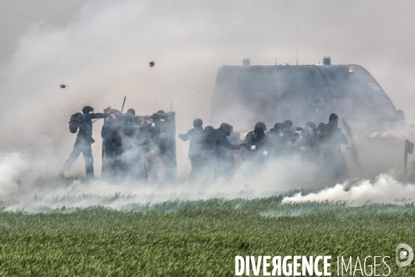 Manifestation organisée contre l inplantation d une méga-bassine à Sainte Soline