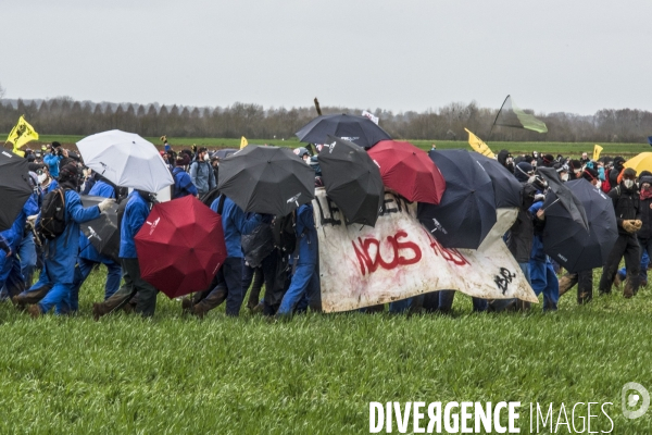 Manifestation organisée contre l inplantation d une méga-bassine à Sainte Soline