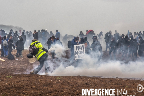 Manifestation organisée contre l inplantation d une méga-bassine à Sainte Soline