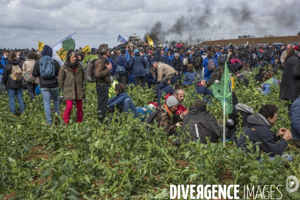 Manifestation organisée contre l inplantation d une méga-bassine à Sainte Soline