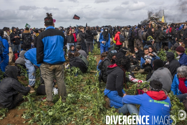 Manifestation organisée contre l inplantation d une méga-bassine à Sainte Soline