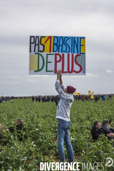 Manifestation organisée contre l inplantation d une méga-bassine à Sainte Soline