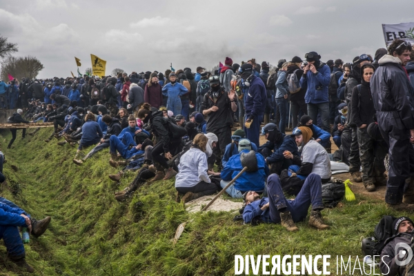 Manifestation organisée contre l inplantation d une méga-bassine à Sainte Soline