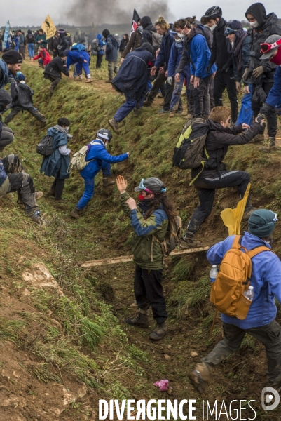 Manifestation organisée contre l inplantation d une méga-bassine à Sainte Soline